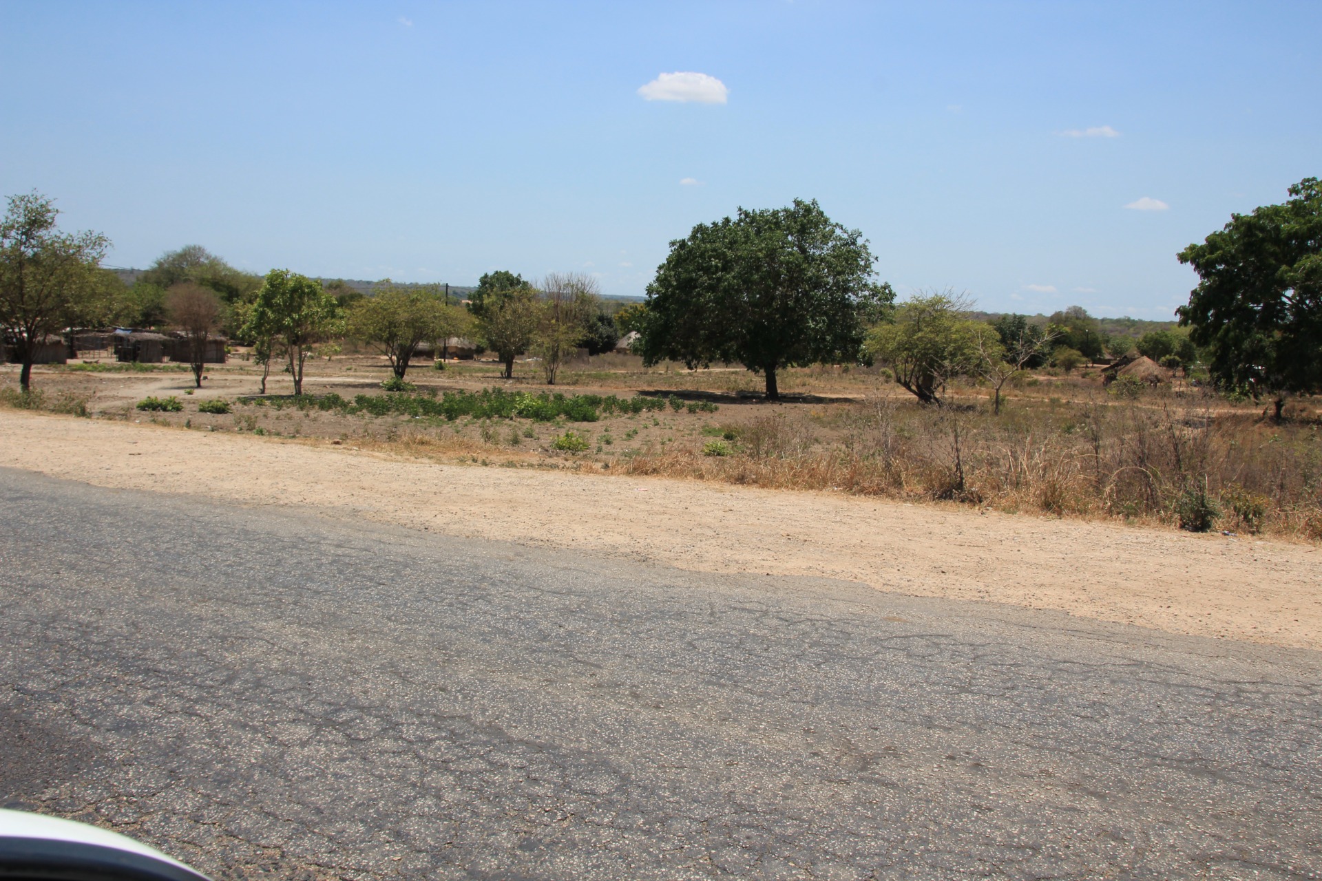 Paisagens ao longo da estrada de Vilanculos à Beira