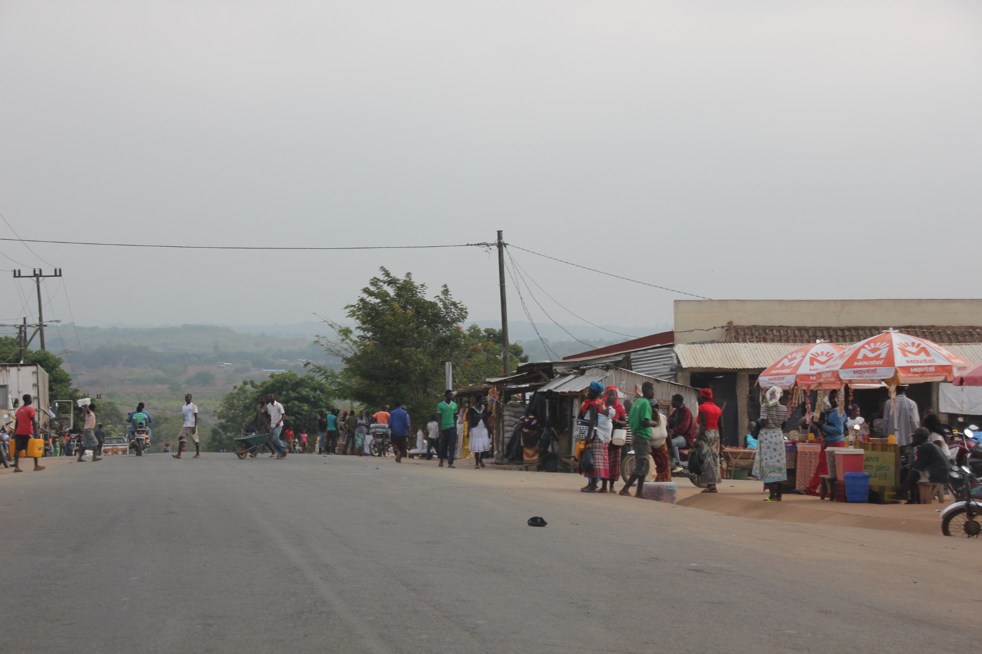 Paisagens ao longo da estrada da Beira a Nampula
