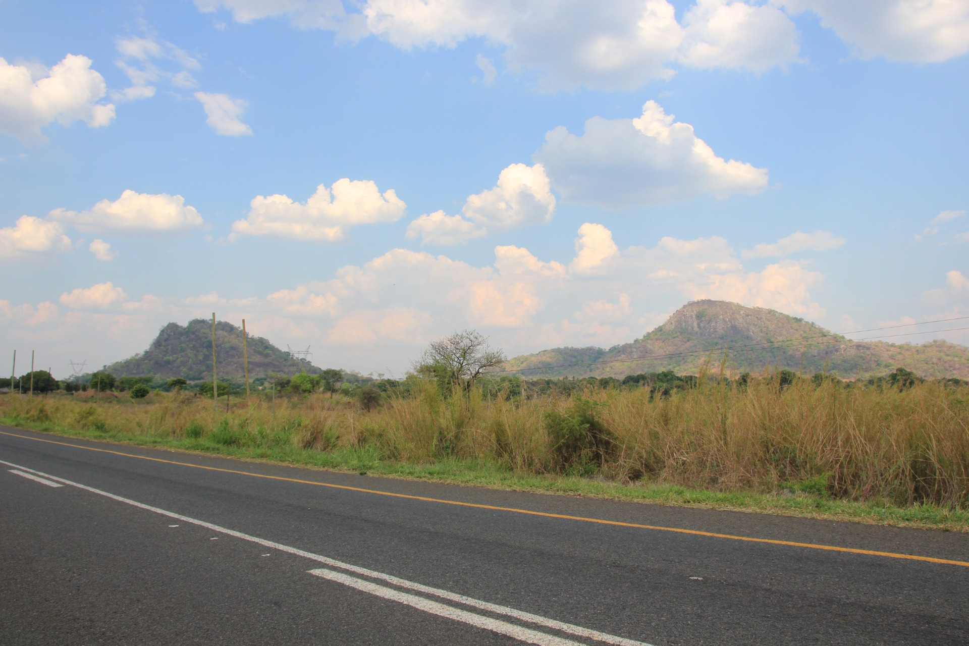 Paisagens ao longo da estrada da Beira a Nampula