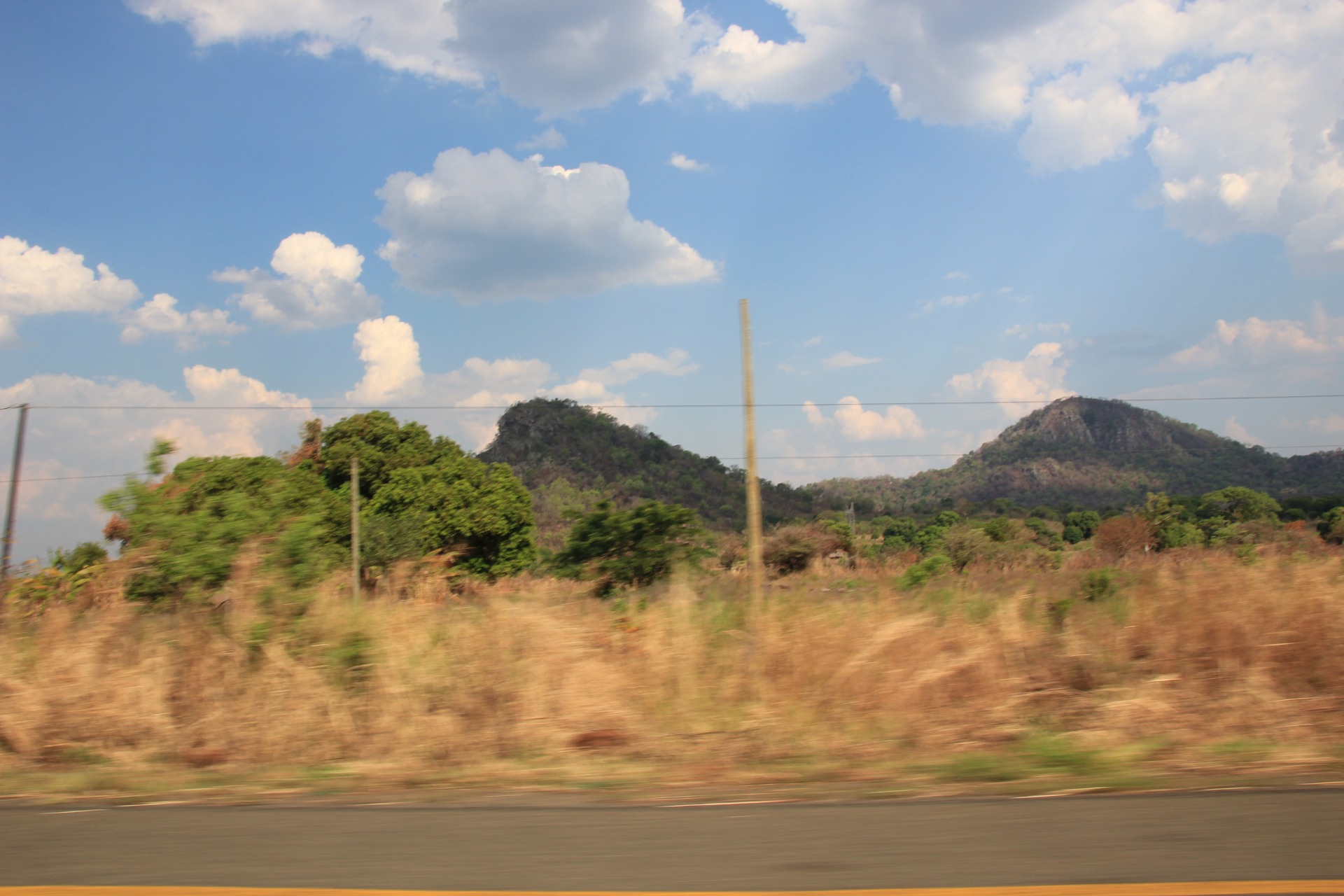 Paisagens ao longo da estrada da Beira a Nampula