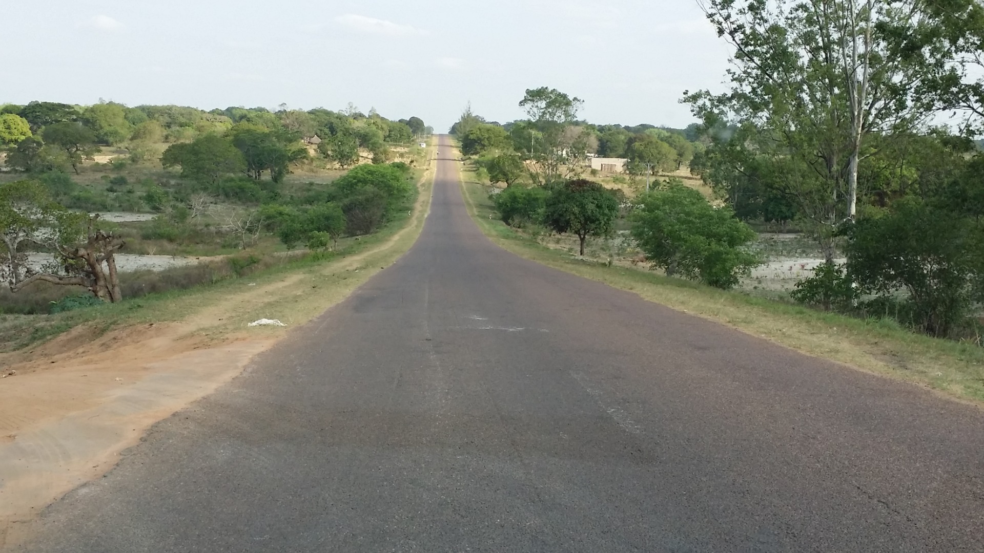 Paisagens ao longo da estrada de Maputo a Bilene