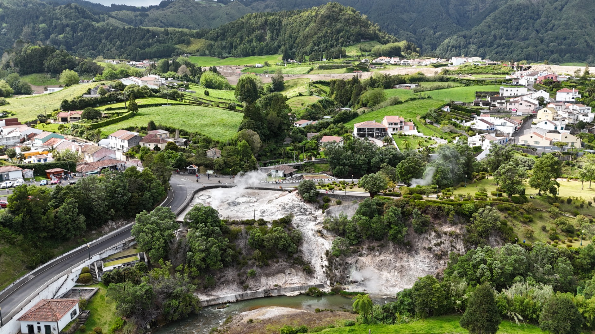 Furnas e o famoso cozido das Furnas. Ilha de São Miguel