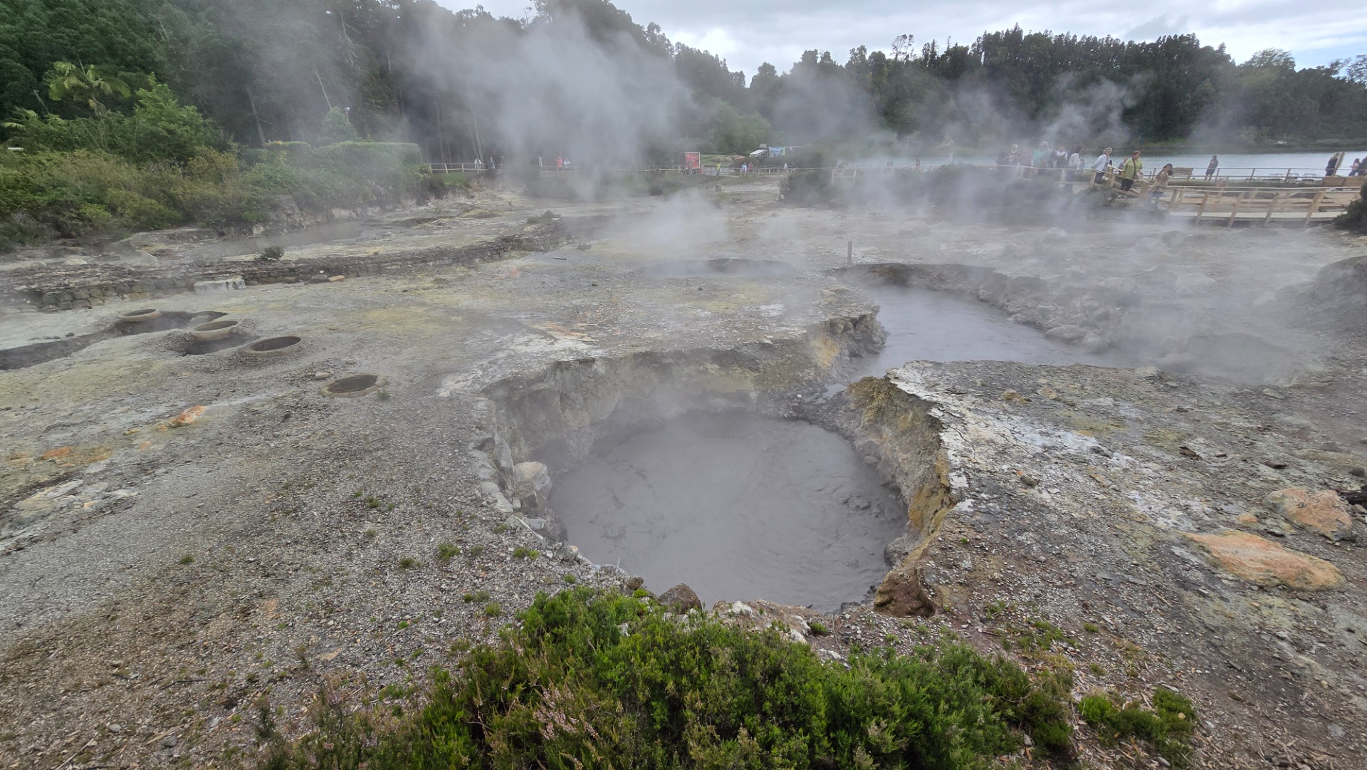 Furnas e o famoso cozido das Furnas. Ilha de São Miguel