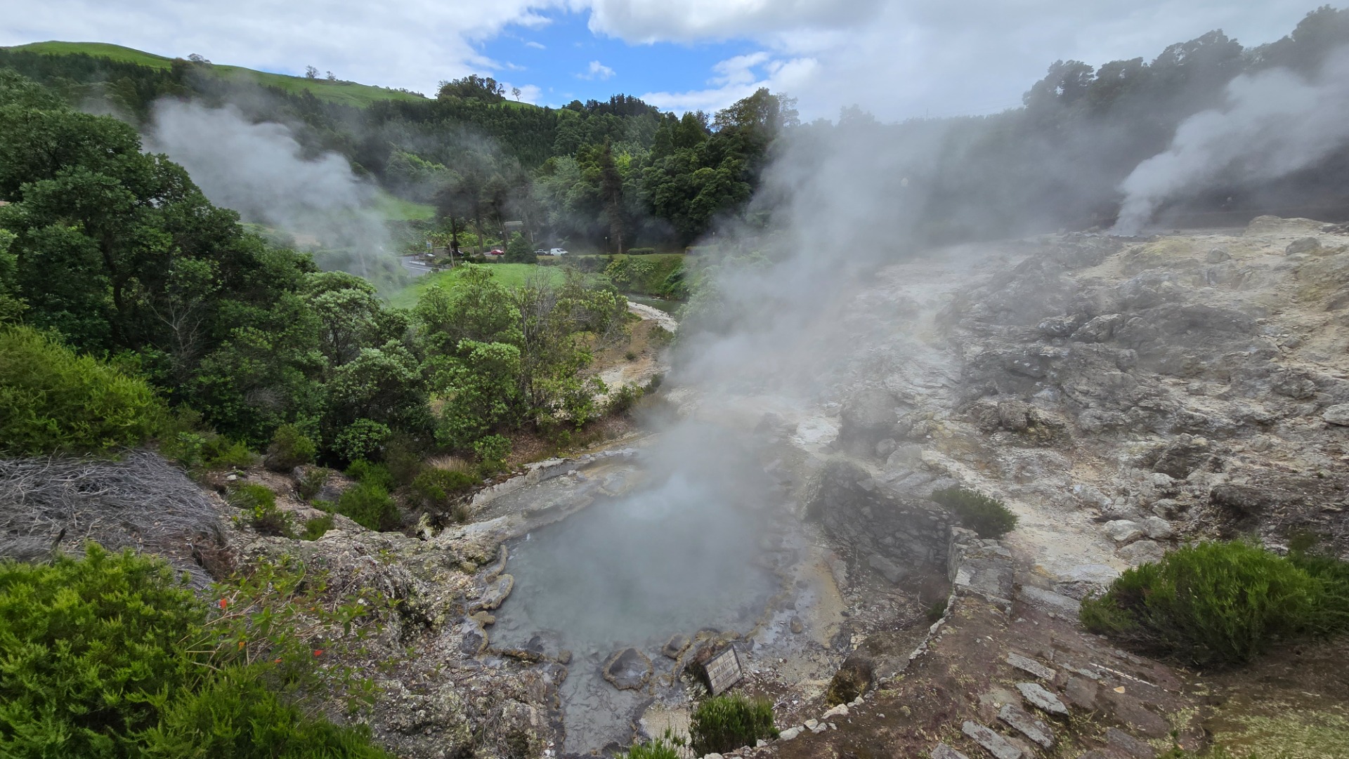 Furnas e o famoso cozido das Furnas. Ilha de São Miguel