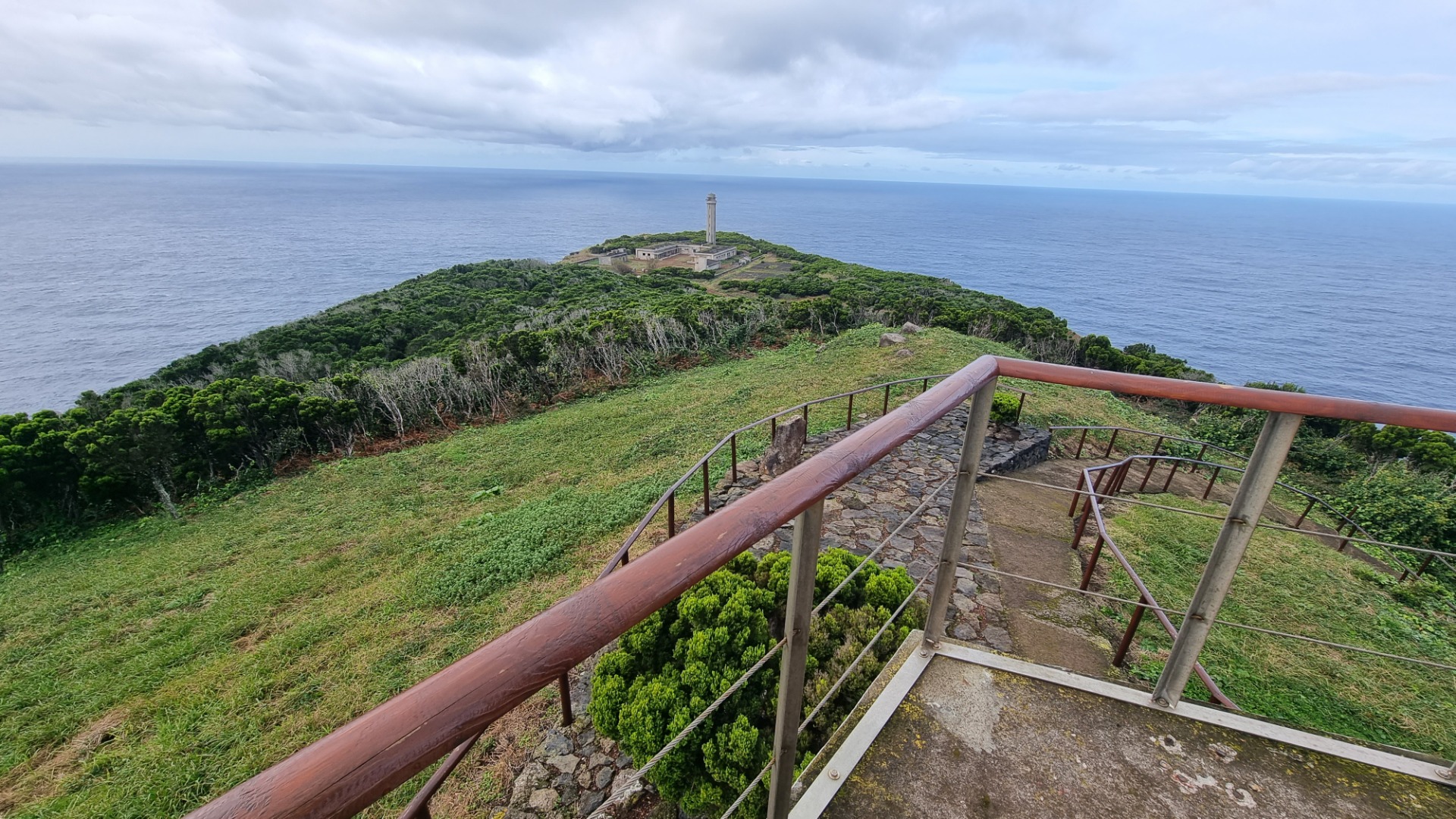 Farol da Ponta dos Rosais (Ilha de São Jorge)