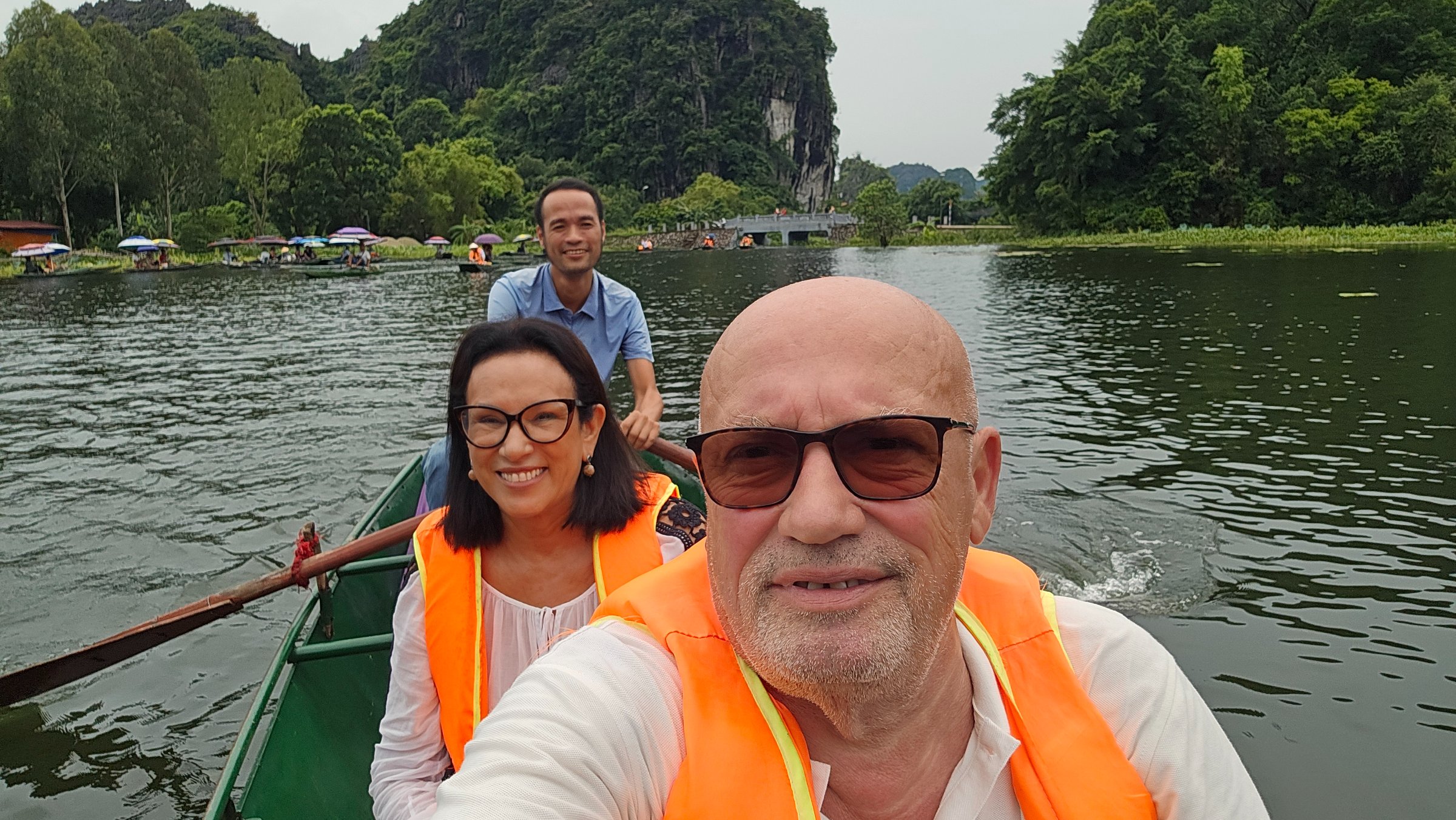 Fazendo como base Hanói fomos visitar Ninh Binh