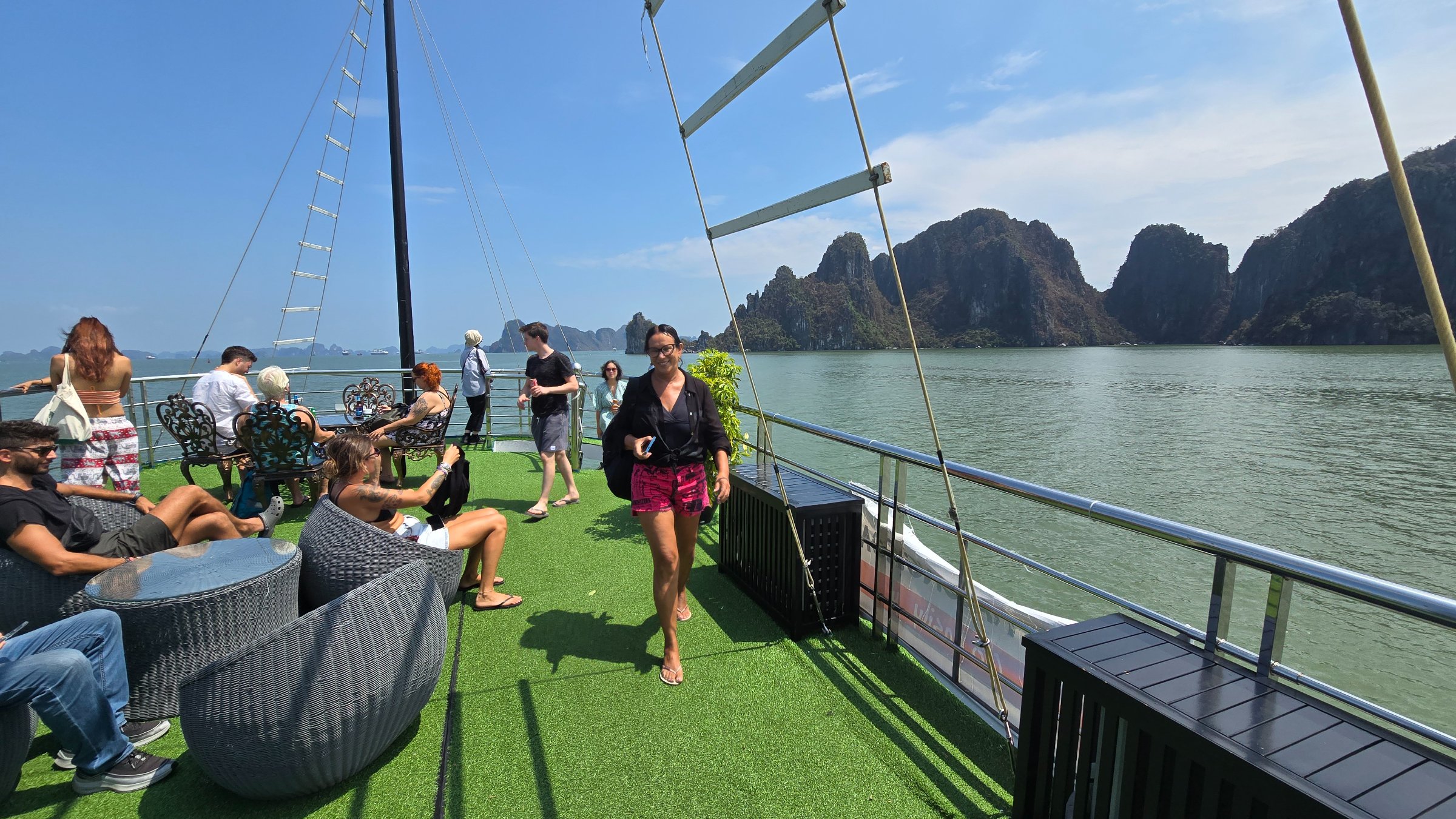 Com base em Hanoi, fomos visitar HaLong em tour de 1 dia