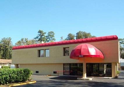 Econo Lodge University