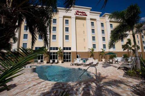 Hampton Inn & Suites Fort Myers-Colonial Boulevard