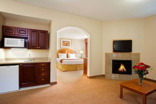 Holiday Inn Express Hotel & Suites Logansport