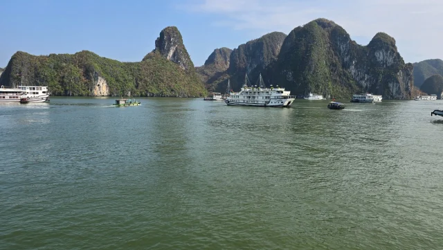 Ha Long Bay, Hanoi - Vietname
