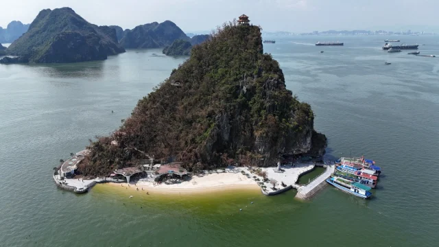 Ha Long Bay, Hanoi - Vietname