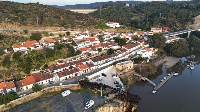 Aldeia ribeirinha do Pomarão