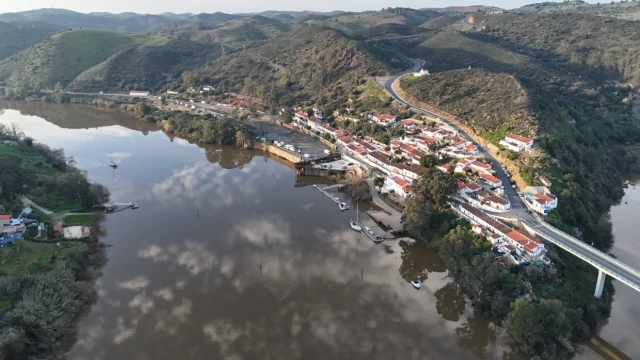 Aldeia ribeirinha do Pomarão