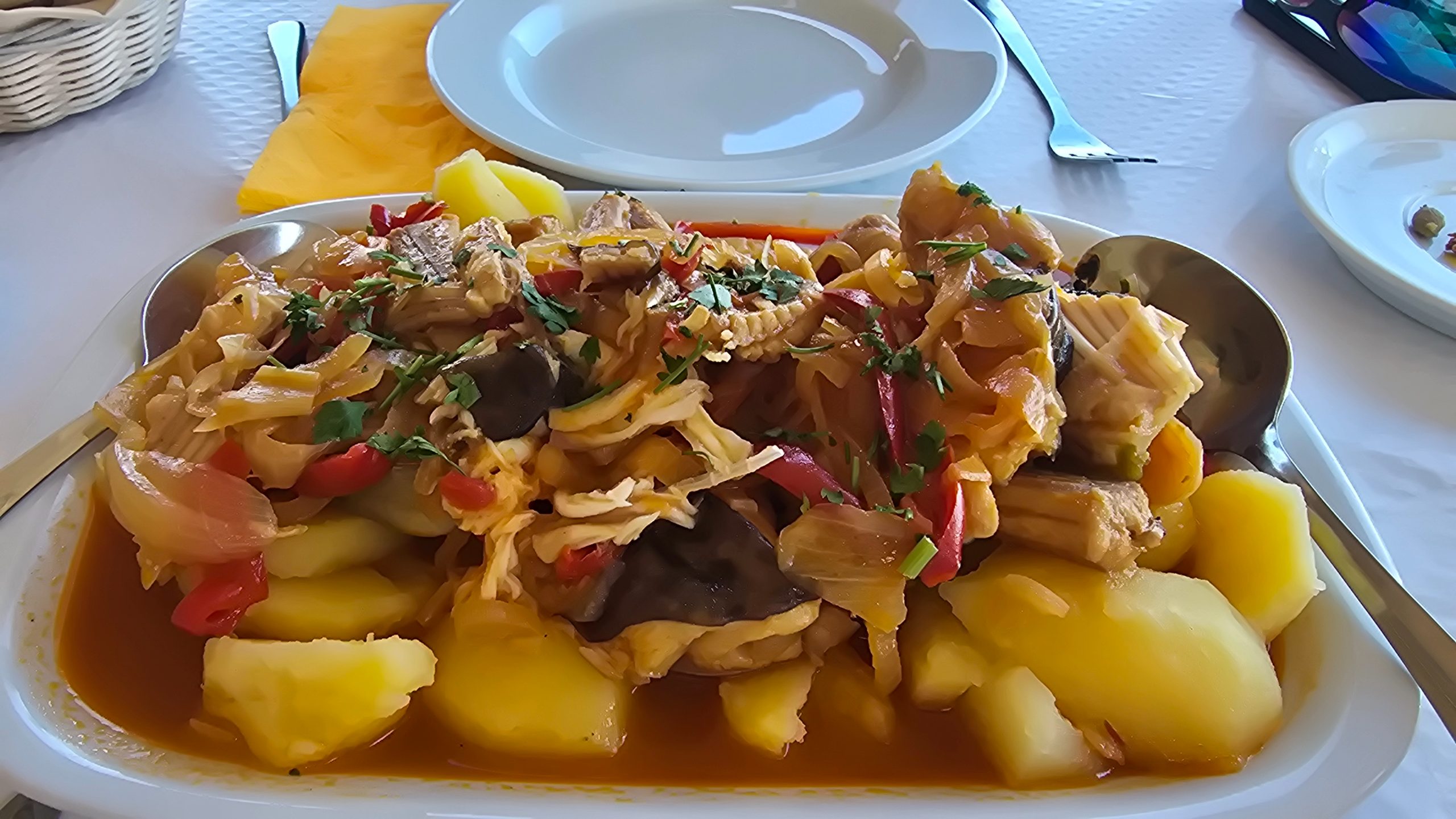Degustando um caldeirada à algarvia no restaurante Casa Baía em Lagos