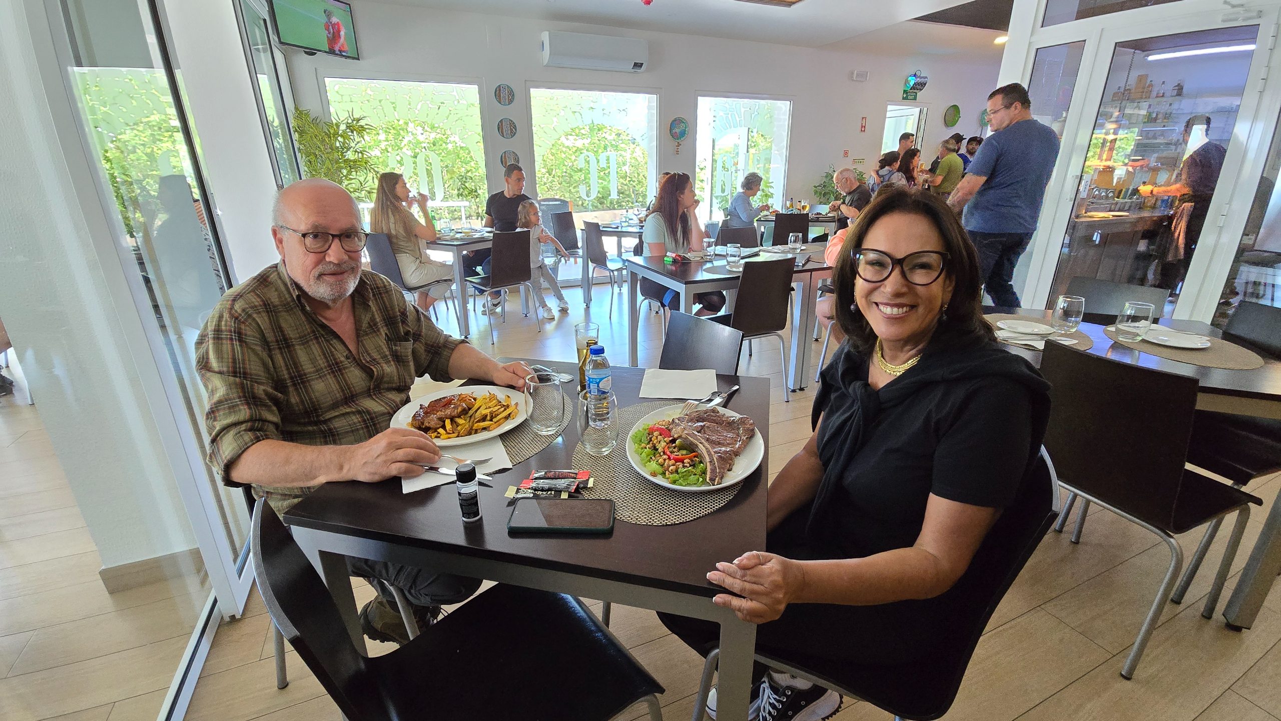 Almoçamos no restaurante 4 Plátanos na Ilha de São Miguel